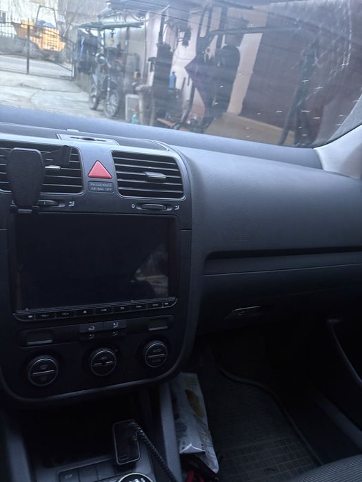 Vând golf 5 in stare foarte buna