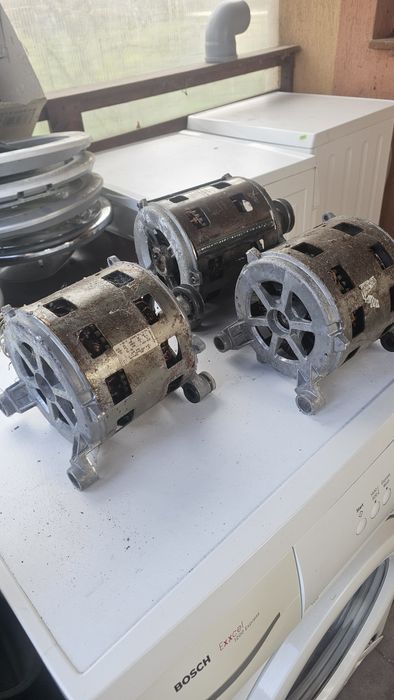 Vând motoare electrice