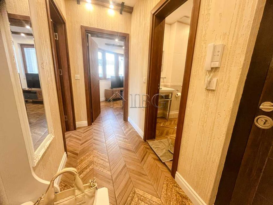 Дава се под наем Двустаен апартамент в Русе, Център - 62 кв.м за 561 € - Снимка #10