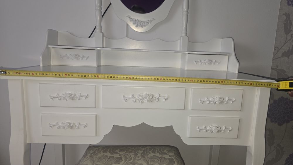 Masa de make-up si scaun