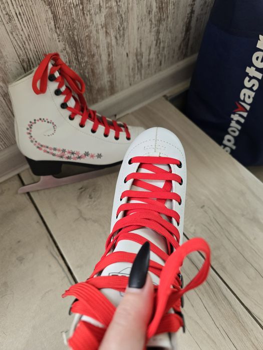 Фигурные коньки.