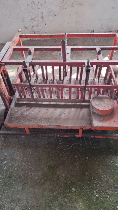 Masina,presa pentru fabricarea boltarilor