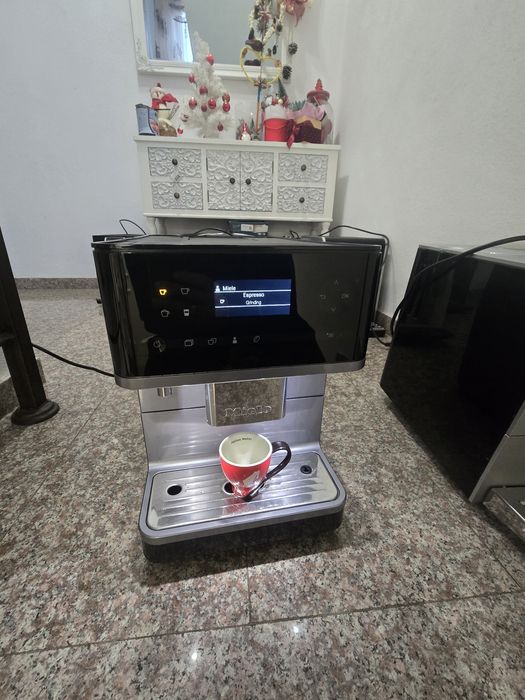 Кафемашина Miele Cm6300