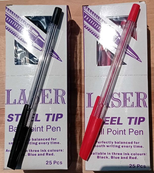 Химикалки – червени и черни на фирмата Атлас.