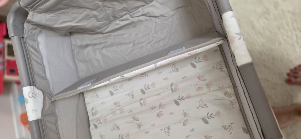 Joie Patut pliant cu 2 niveluri Allura 120 cm, Flowers Forever + salteluta Jysk