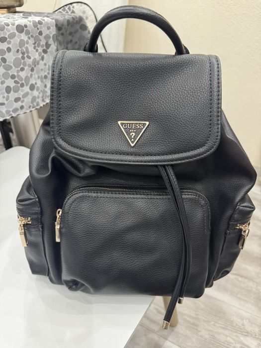 Кожена раница  Guess