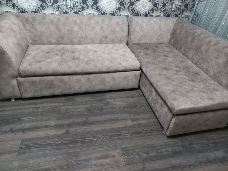 Продаётся  диван угловой