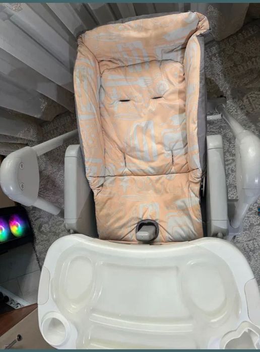 Стульчик для кормлцения ребенка