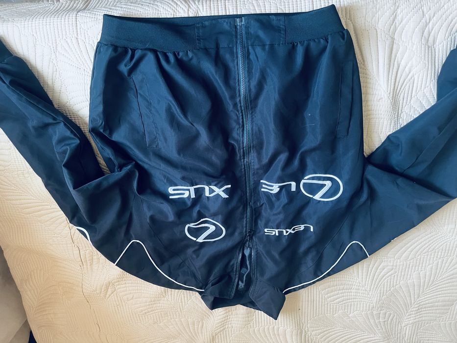 Lexus ветровкааа