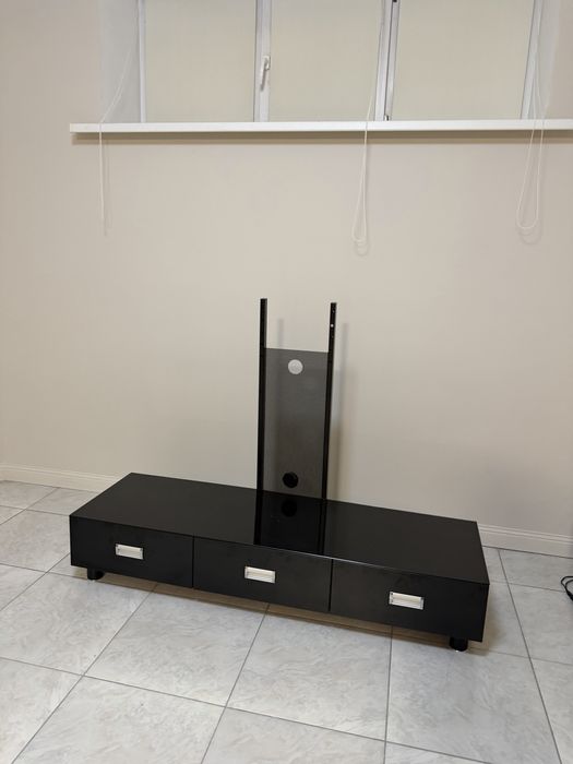 Тумба под телевизор с креплением