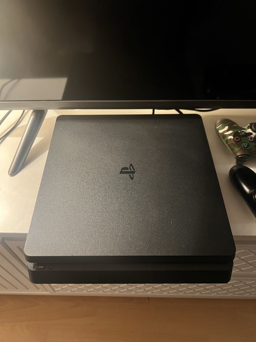 Playstation 4 slim 1 TB