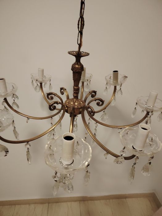 Candelabru antic în stil Victorian cu 8 brate din alama masiva și elemente din cristal,piesa cu o lucrătură de o foarte mare finețe