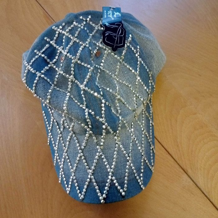 Дънкова шапка с козирка