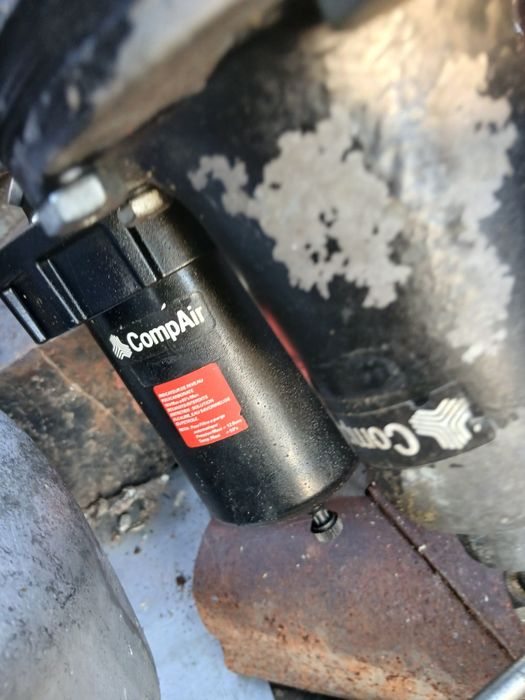 Pompa cu membrane actionata pneumatic