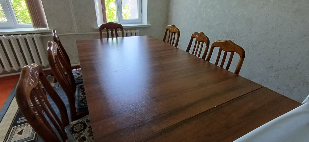 Стол орындықтарымен сатылады