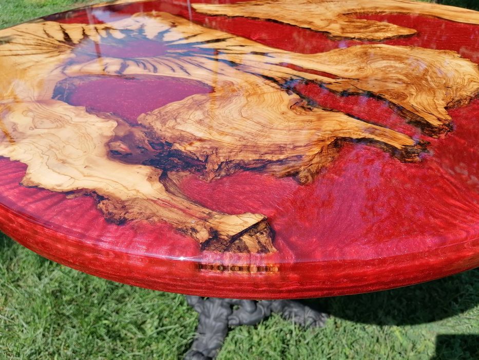 Маса с епоксидна смола и маслина