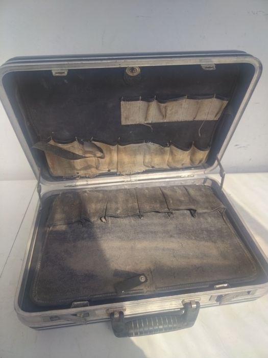 Куфар за Ел. инструменти Parrat /Wisent
Множество отделения!
Марки: