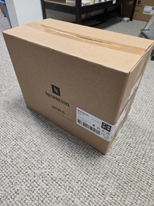 Espressor sigilat nou Nespresso Professional Zenius