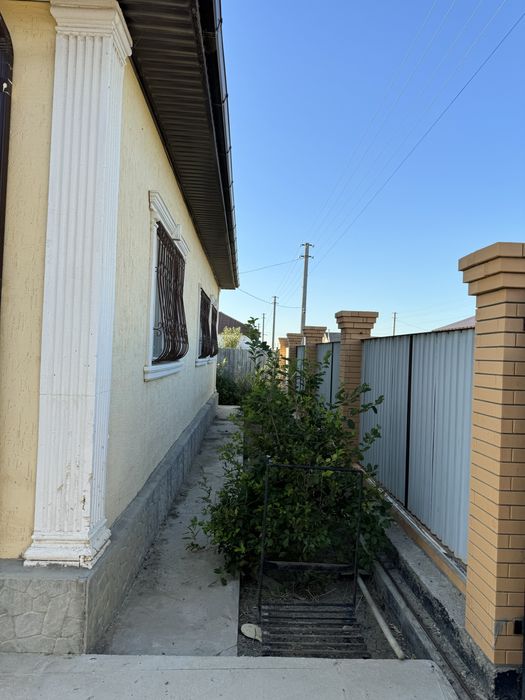 Продам дом 15*12 и с летной кухной с гаражем 18*5