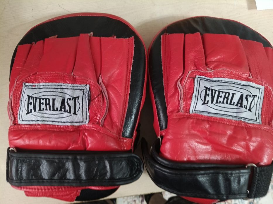 Лапы боксерские срочно