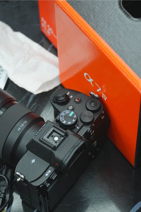 Sony A7 IV 4K 50mm F1.8 fe sotiladi holati 10/10 ideal yengide