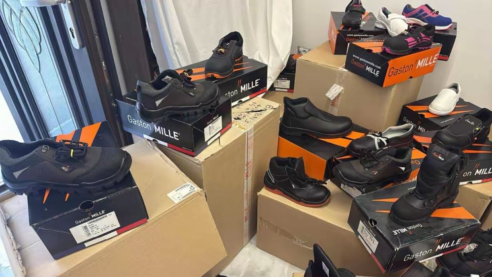 Vand un lot de marfa bocanci de munca 3600 buc