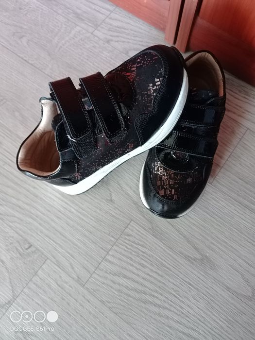 Продам детскую  обувь