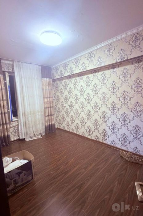 Чиланзар 7. Бассейн. Продается 2 комнатная. Балкон 2/6