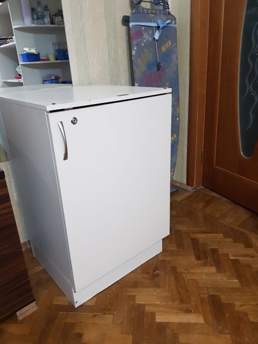 Продам 1 тумбочку, б/у