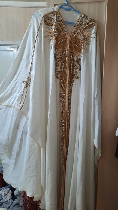 Abaya koyne oppoq