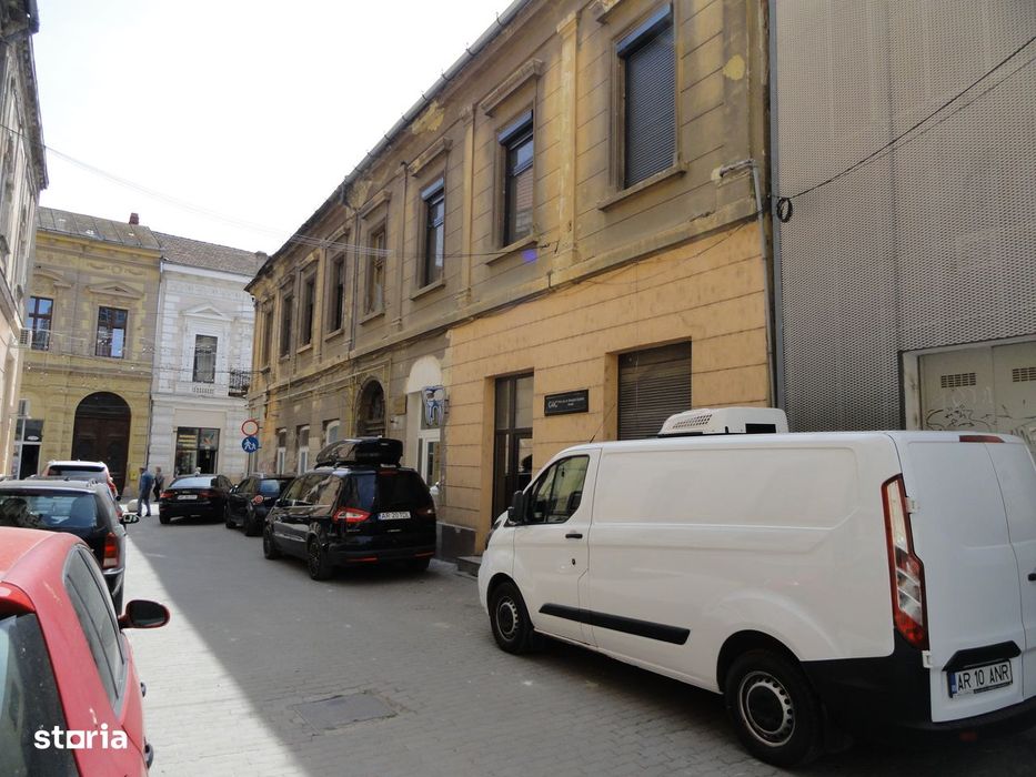 Spatiu comercial 79 mp acces stradal zona centrala langa Hotel Anirok