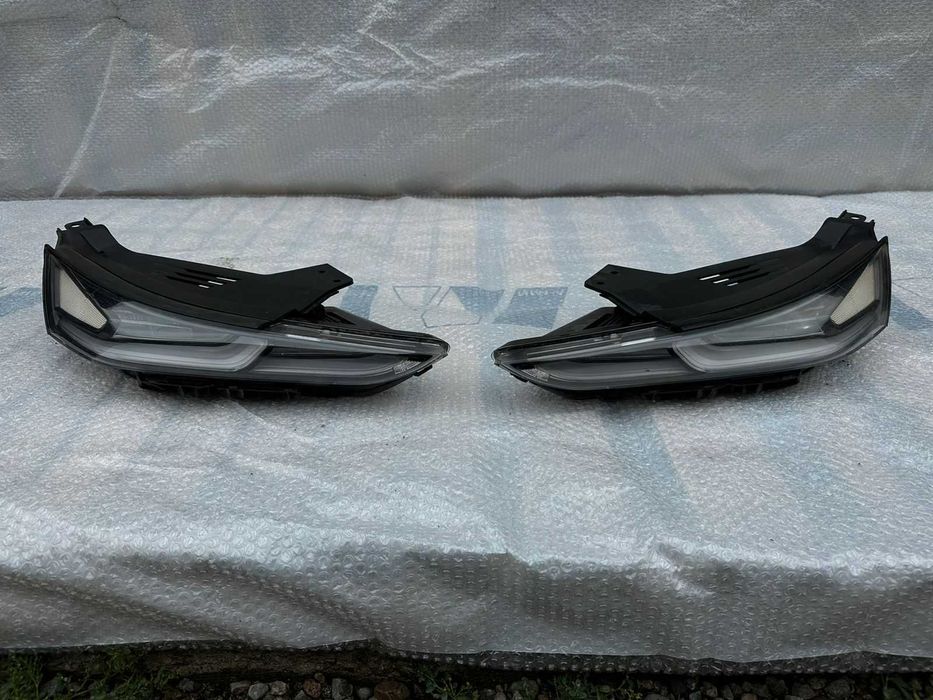 Фара левая и правая верхний на Хюндай Санта Фе 19 -