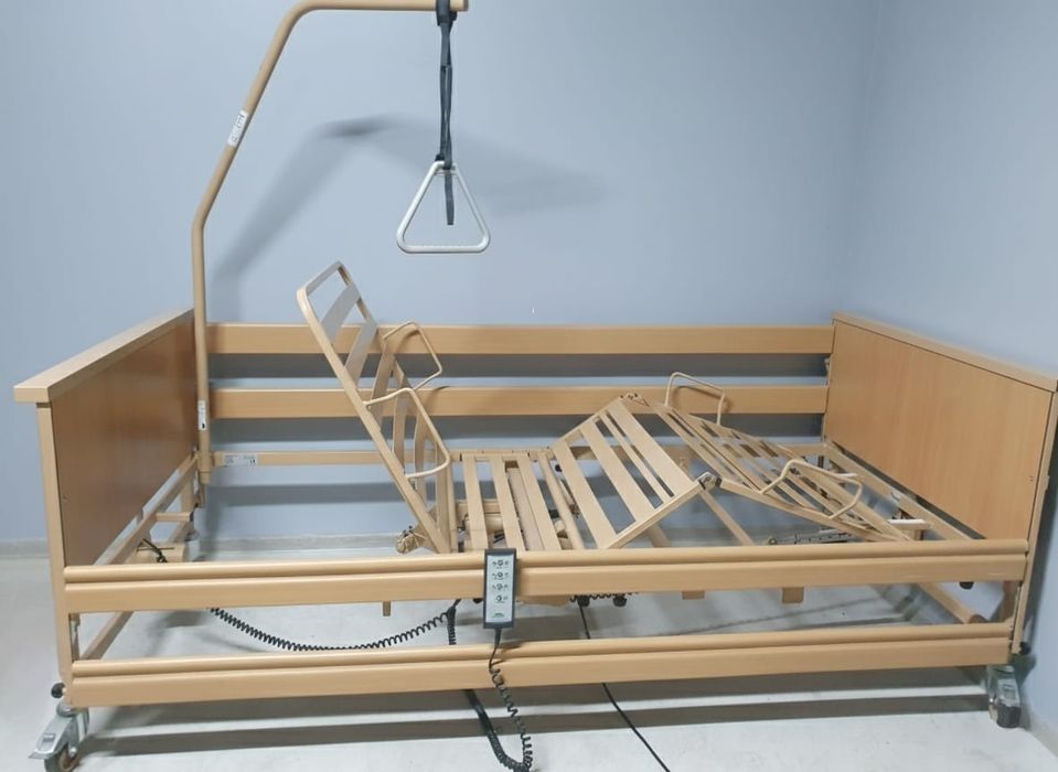 Pat medical electric cu telecomanda pentru persoane cu dizabilități.
