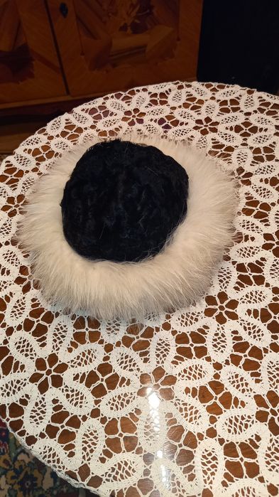 Vand căciulă blana naturala din vulpe argintie cu astrahan, eleganta