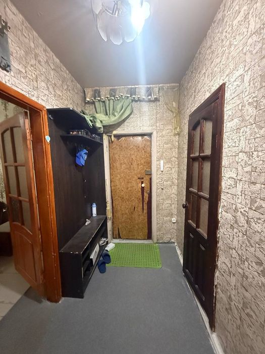 Срочно сотилади !!! 
3 хона
4-этаж  
5 этажлик панельный дом 
Галаба Ш