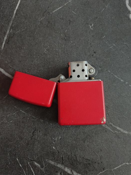Bricheta Zippo .