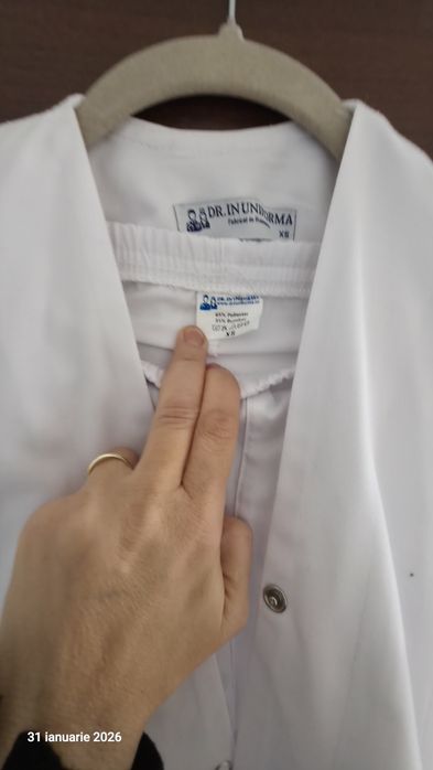 Vand bluze si pantaloni medicali
