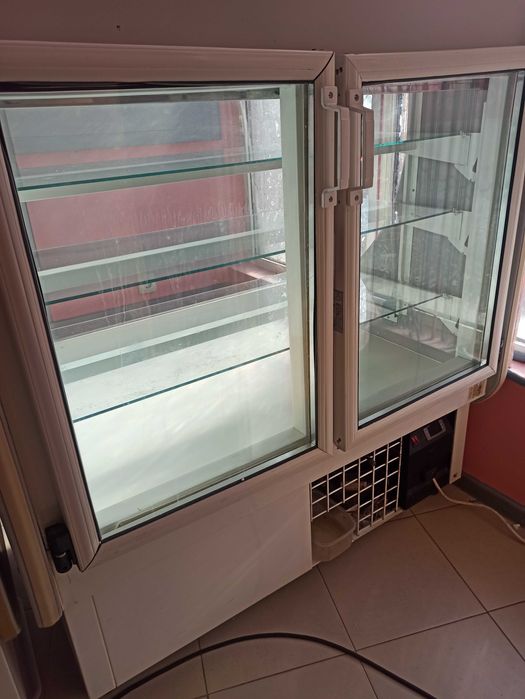 Хладилна витрина Наги