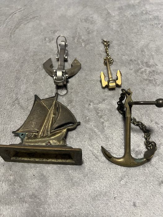 български котви и корабче от бронз