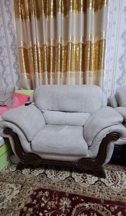 Кресласи билан сотилади