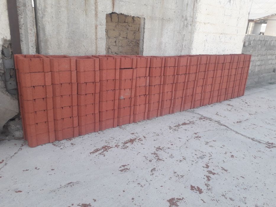 Qurilishga shlakabloklar bor.