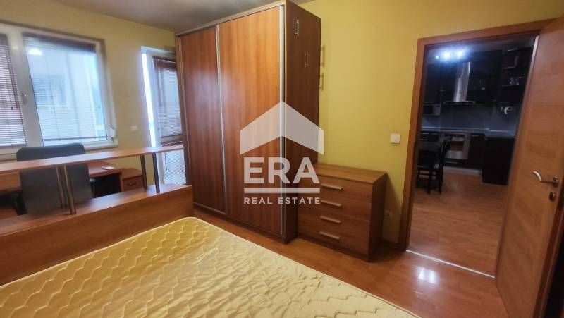 Тристаен обзаведен апартамент под наем, с опция за гараж, район  Лятно