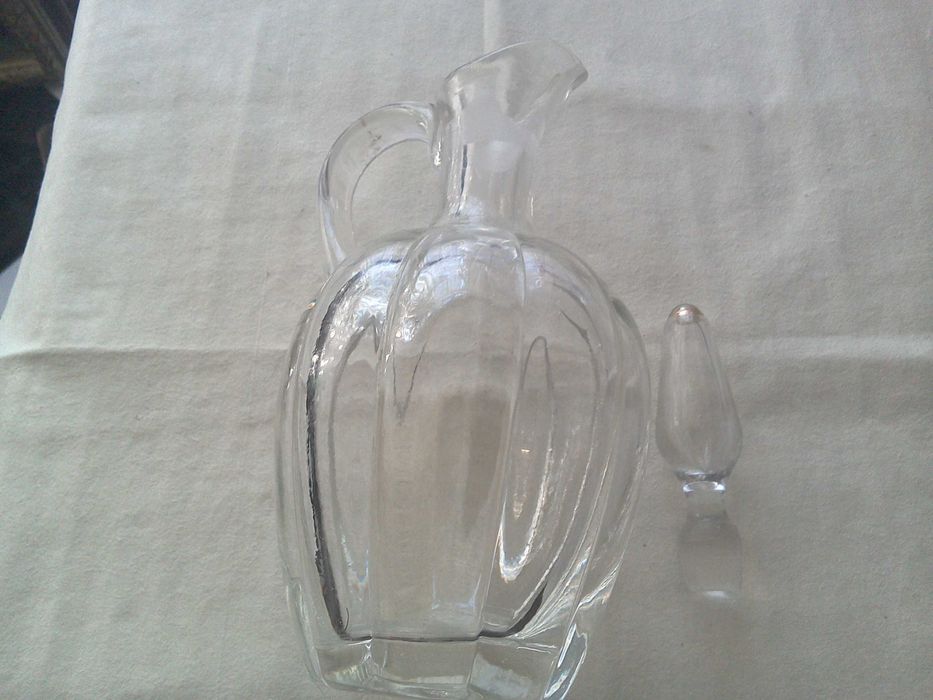 Sticlă decantor, veche, cristal, lobată, 550 ml., 24 cm cu dop