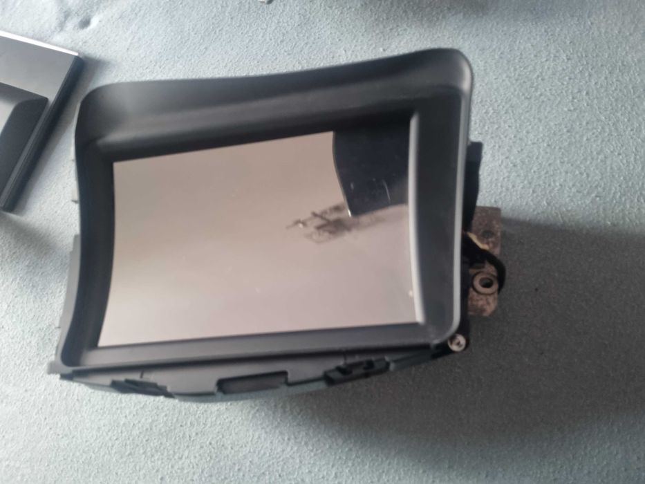 Монитори за задни облегалки на ауди А8 + хедъп дисплей