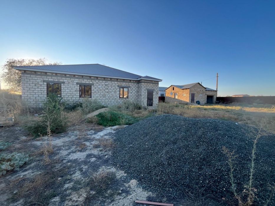 Үй сатылады базардың айналасында.