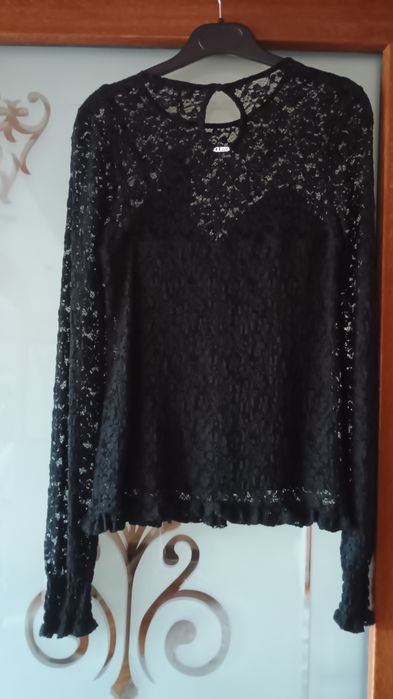 Bluza dantele Guess,noua mărime M,culoare negru cu eticheta