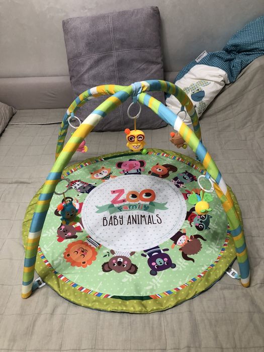 Продам детский коврик с погремушками