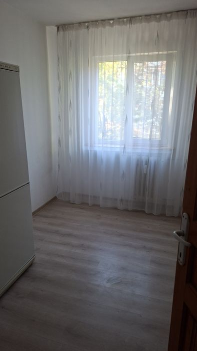 Vând Apartament  3 Camere Valea Rosie