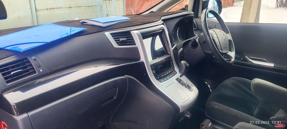 Продам Toyota Alphard 2012 года