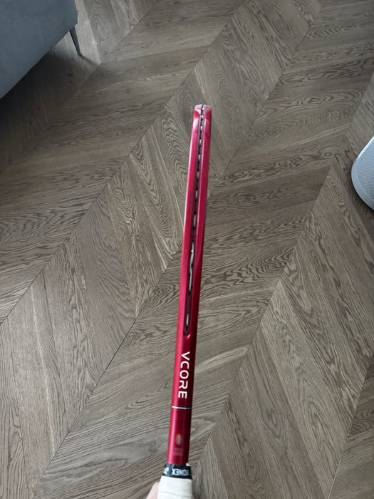 Vand racheta tenis Yonex Vcore 98 - model nou